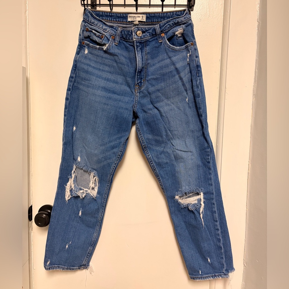 Abercrombie & Fitch Mom High rise Distressed Jeans